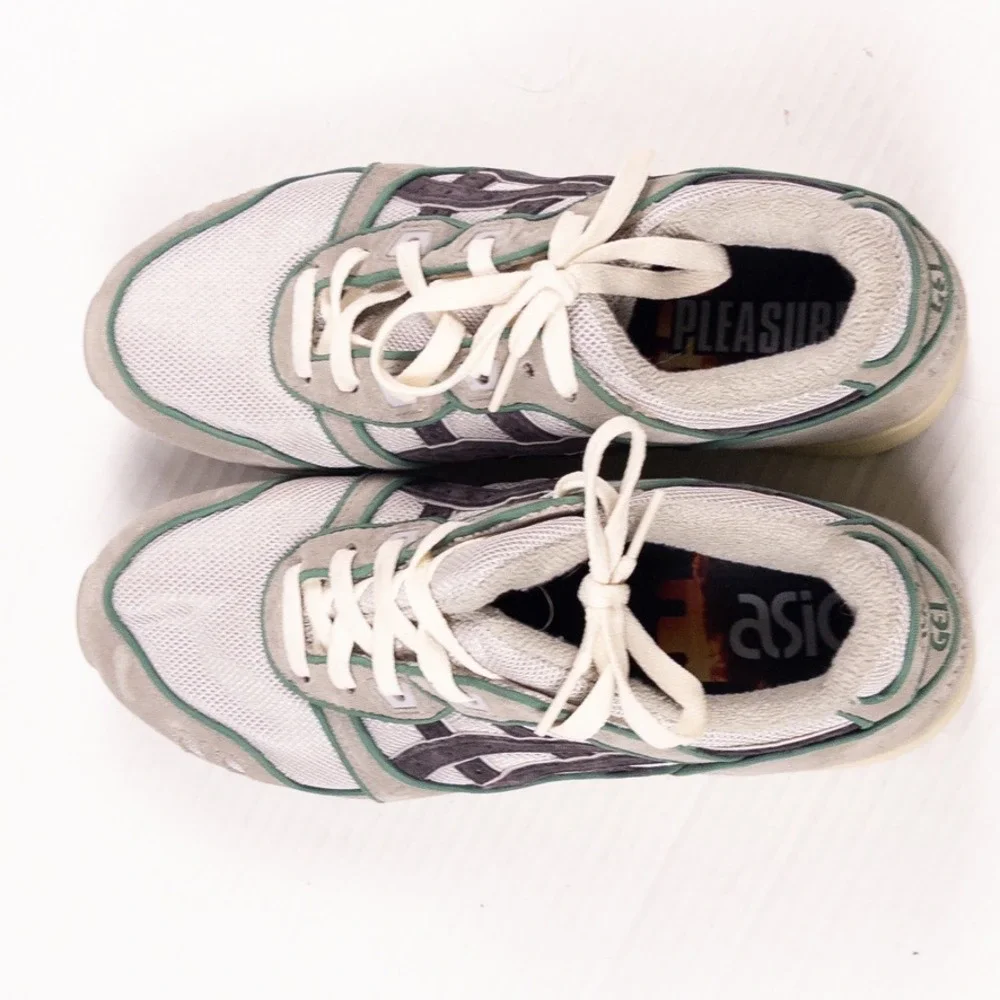 ASICS Gel-Lyte III OG Pleasures Mens 7.5 Grey Meteorite Suede Sneaker Streetwear